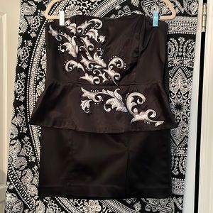 WHITE HOUSE BLACK MARKET 2 PIECE BUSTIER AND SKIRT